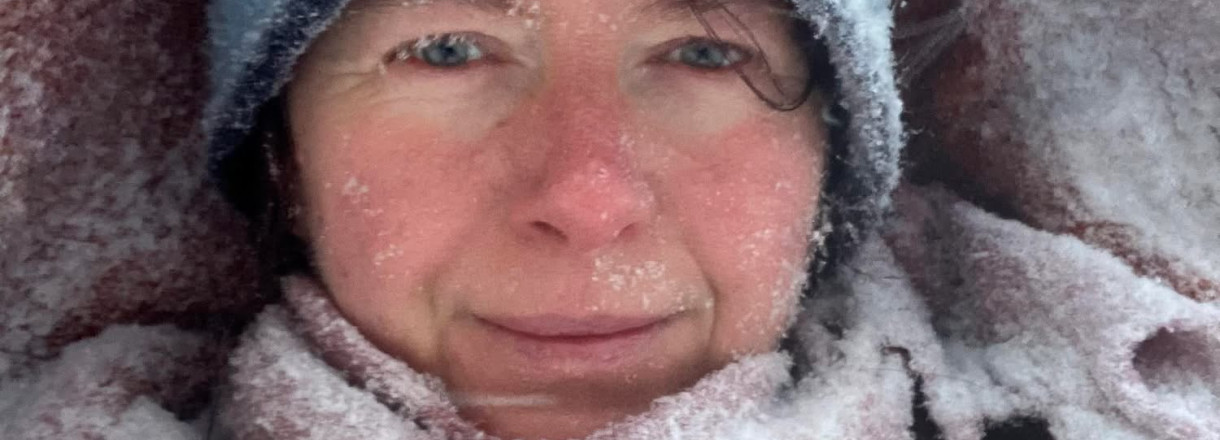 Forteljar Tale Østrem i vinterdrakt