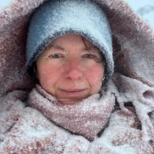 Forteljar Tale Østrem i vinterdrakt